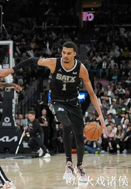 查克|马刺观察：文班复出之战，帮助球队晋级NBA杯决赛