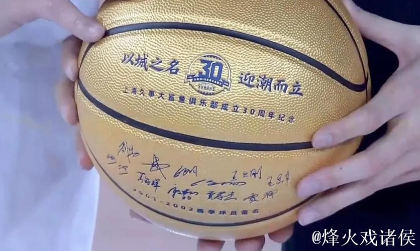 三十周年之夜,七连胜是最好的礼物:上海男篮大胜卫冕冠军,检验来得正是时候 三十周年之夜,七连胜是最好的礼物:上海男篮大胜卫冕冠军,检验来得正是时候