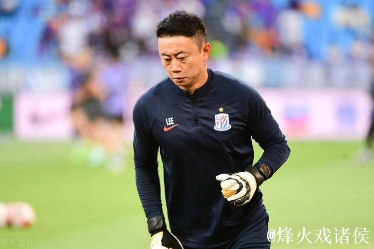 李帅炮轰前申花助教 直言他向队员借钱至今不还 李帅炮轰前申花助教 直言他向队员借钱至今不还