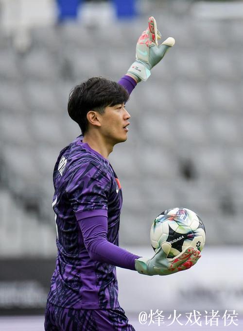 34岁颜骏凌进入国足60场俱乐部 直言联赛才是足球发展根基 34岁颜骏凌进入国足60场俱乐部 直言联赛才是足球发展根基